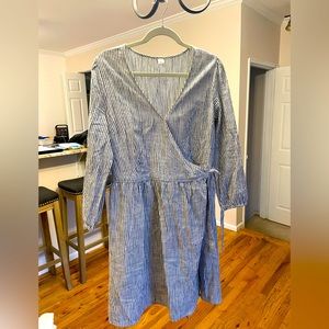 Short dress. Light and airy. Wrap around. Old navy